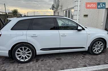 Внедорожник / Кроссовер Audi Q7 2016 в 