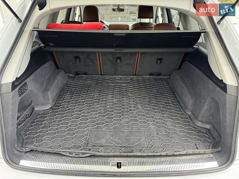 Позашляховик / Кросовер Audi Q7 2016 в Новій Ушиці