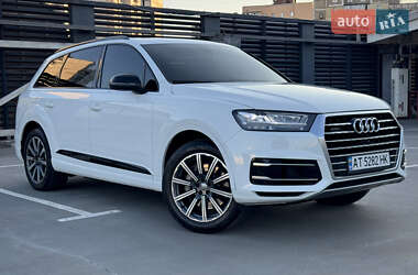 Позашляховик / Кросовер Audi Q7 2016 в 