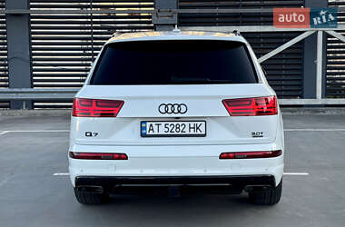 Позашляховик / Кросовер Audi Q7 2016 в 