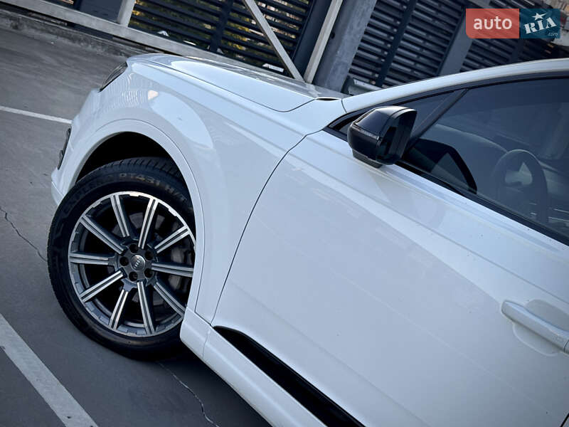 Внедорожник / Кроссовер Audi Q7 2016 в Киеве