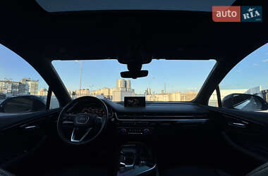 Позашляховик / Кросовер Audi Q7 2016 в 