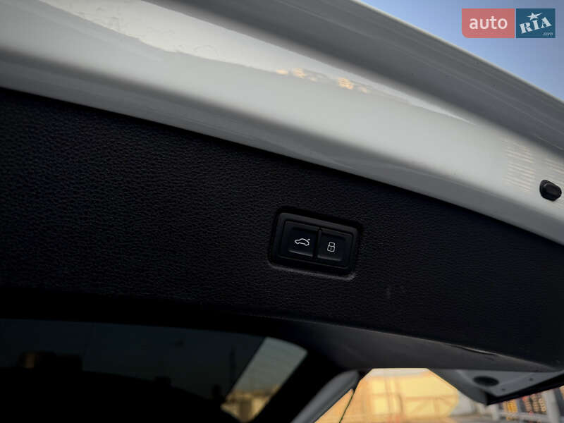 Внедорожник / Кроссовер Audi Q7 2016 в Киеве