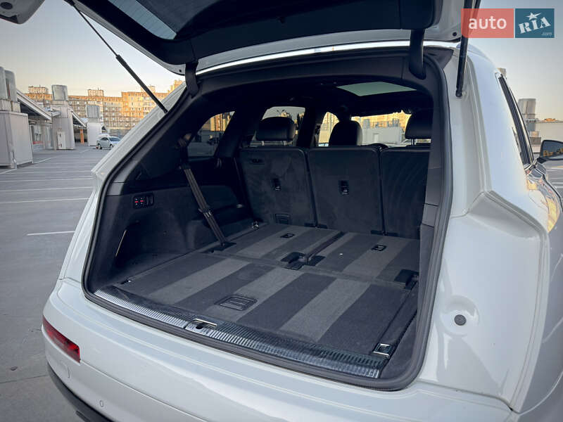 Внедорожник / Кроссовер Audi Q7 2016 в Киеве
