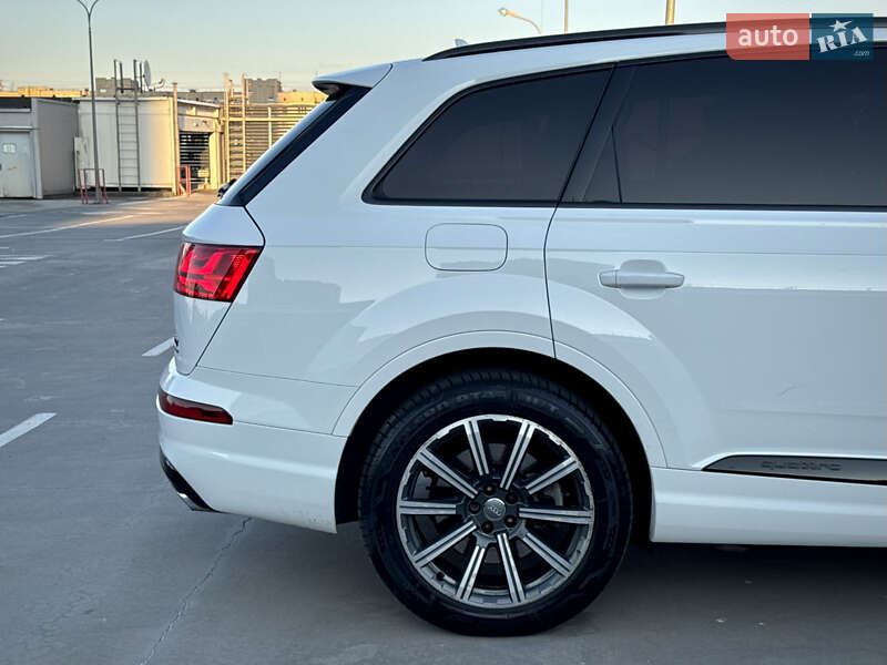 Внедорожник / Кроссовер Audi Q7 2016 в Киеве