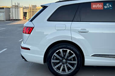 Позашляховик / Кросовер Audi Q7 2016 в 