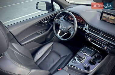 Позашляховик / Кросовер Audi Q7 2016 в 
