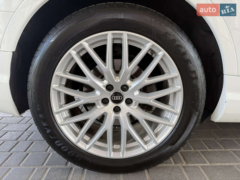 Позашляховик / Кросовер Audi Q7 2015 в Миколаєві