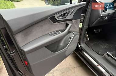 Позашляховик / Кросовер Audi Q7 2017 в 