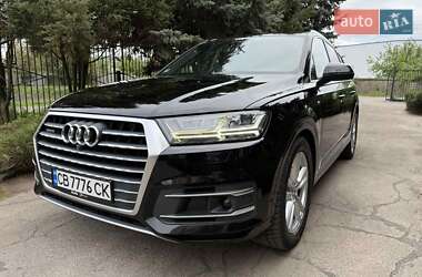 Позашляховик / Кросовер Audi Q7 2017 в 