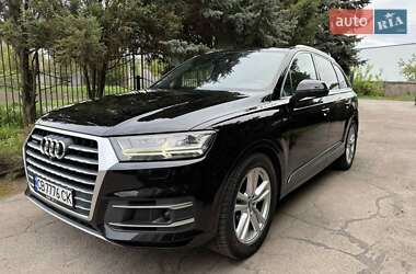 Позашляховик / Кросовер Audi Q7 2017 в 