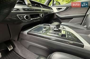 Позашляховик / Кросовер Audi Q7 2017 в 