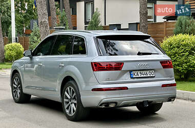 Внедорожник / Кроссовер Audi Q7 2015 в 
