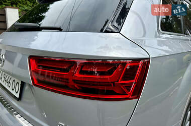 Внедорожник / Кроссовер Audi Q7 2015 в 