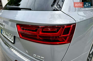 Внедорожник / Кроссовер Audi Q7 2015 в 