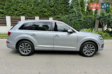 Внедорожник / Кроссовер Audi Q7 2015 в 