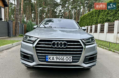 Внедорожник / Кроссовер Audi Q7 2015 в 