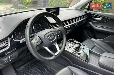 Внедорожник / Кроссовер Audi Q7 2015 в 
