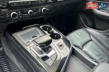 Внедорожник / Кроссовер Audi Q7 2015 в 