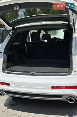 Позашляховик / Кросовер Audi Q7 2011 в 