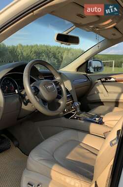Позашляховик / Кросовер Audi Q7 2013 в 