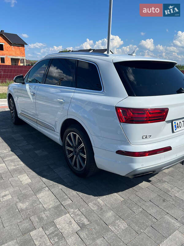 Позашляховик / Кросовер Audi Q7 2016 в Хусті