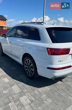 Позашляховик / Кросовер Audi Q7 2016 в 