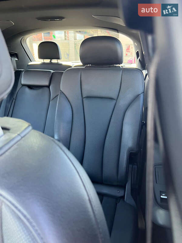 Позашляховик / Кросовер Audi Q7 2016 в Хусті