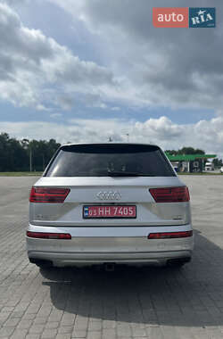 Внедорожник / Кроссовер Audi Q7 2016 в 