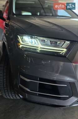 Внедорожник / Кроссовер Audi Q7 2016 в 