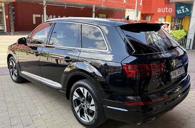 Позашляховик / Кросовер Audi Q7 2016 в 