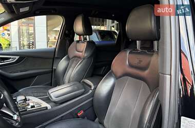 Позашляховик / Кросовер Audi Q7 2016 в 