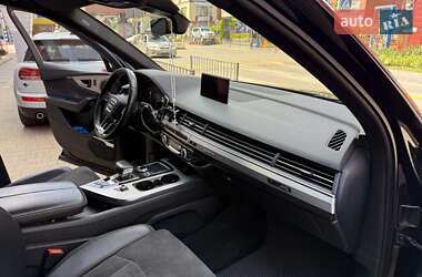 Позашляховик / Кросовер Audi Q7 2016 в 
