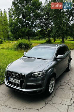 Внедорожник / Кроссовер Audi Q7 2010 в 