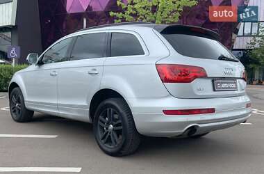 Позашляховик / Кросовер Audi Q7 2010 в 