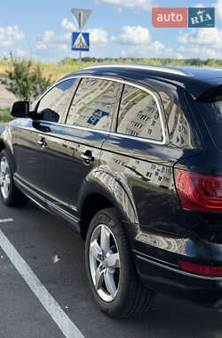 Позашляховик / Кросовер Audi Q7 2015 в 