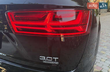 Внедорожник / Кроссовер Audi Q7 2016 в 