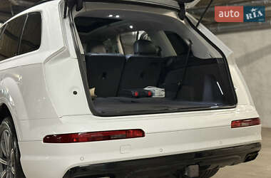Внедорожник / Кроссовер Audi Q7 2017 в 