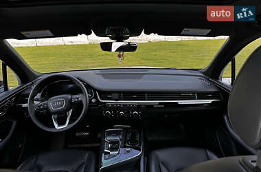 Внедорожник / Кроссовер Audi Q7 2017 в 