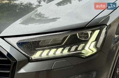 Позашляховик / Кросовер Audi Q7 2021 в 