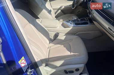 Внедорожник / Кроссовер Audi Q7 2017 в 