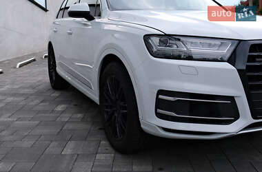 Внедорожник / Кроссовер Audi Q7 2015 в 