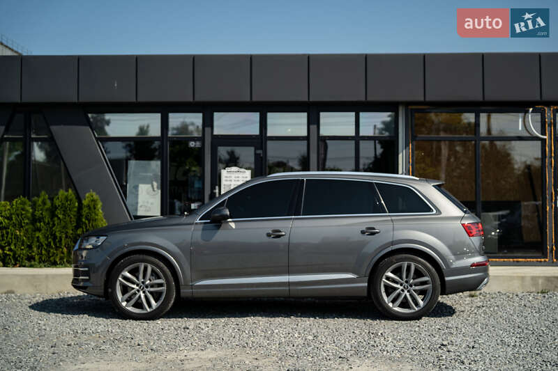 Позашляховик / Кросовер Audi Q7 2017 в Чернівцях