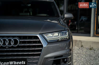 Внедорожник / Кроссовер Audi Q7 2017 в 