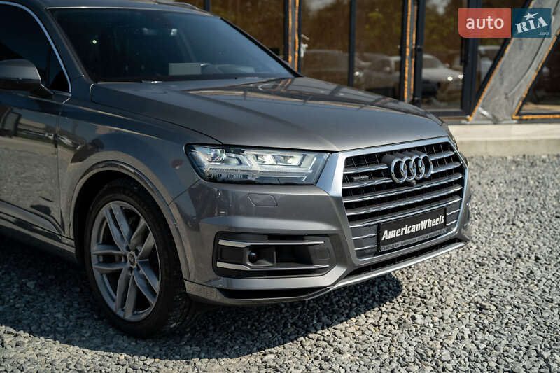 Позашляховик / Кросовер Audi Q7 2017 в Чернівцях