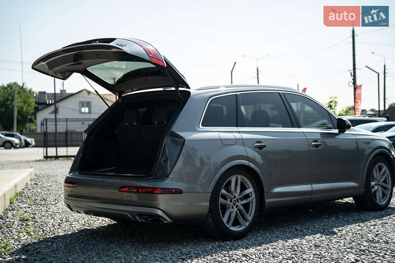 Позашляховик / Кросовер Audi Q7 2017 в Чернівцях