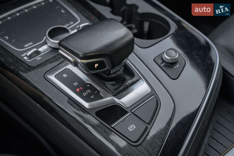 Позашляховик / Кросовер Audi Q7 2017 в Чернівцях
