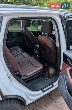 Внедорожник / Кроссовер Audi Q7 2017 в 