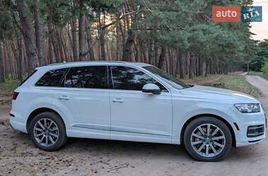 Внедорожник / Кроссовер Audi Q7 2017 в 