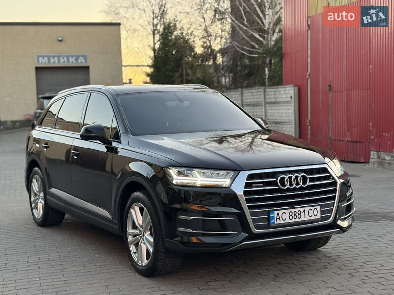 Позашляховик / Кросовер Audi Q7 2015 в 